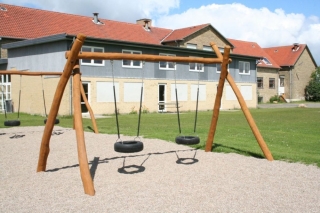 Robinia gynge med 2 valgfrie sæder 