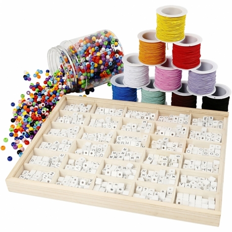 Bogstavperler på armbånd 0