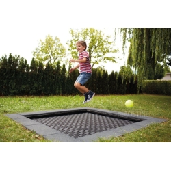 LEGEPLADS TRAMPOLIN