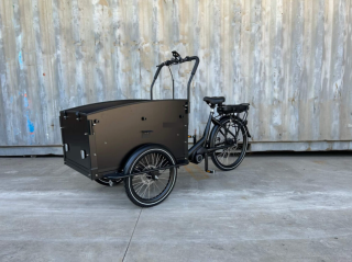 6 PERS.  INSTITUTIONS LADCYKEL MED CENTERMOTOR INKL. TILBEHØRSPAKKE
